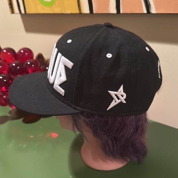 Rogue ⭐️Black hat with embroidered Rogue in white - Picture 3 of 7